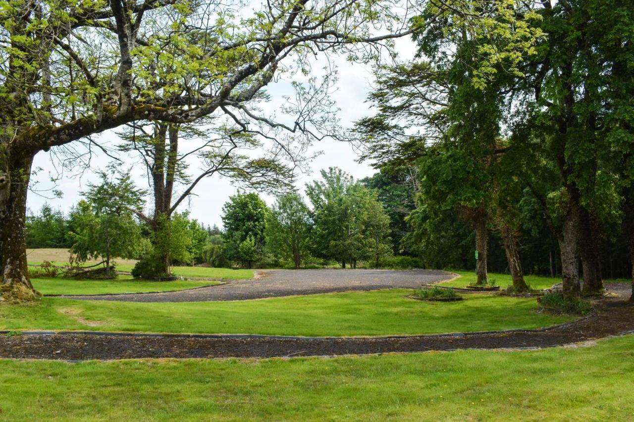 The Cedar Country Hotel Bellway Exterior photo